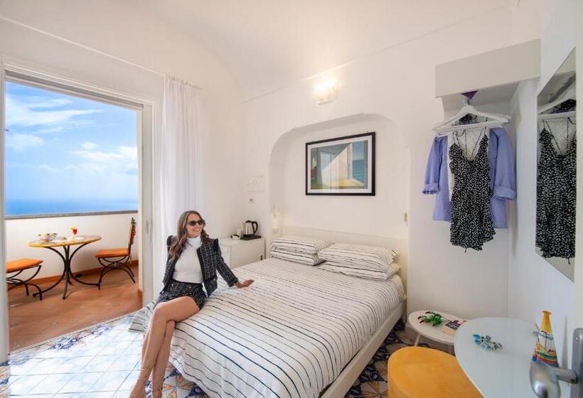 חדר דלוקס עם מרפסת נוף לים, Albadamare Boutique