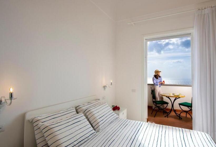 סוויטת ג'וניור עם מרפסת, Albadamare Boutique