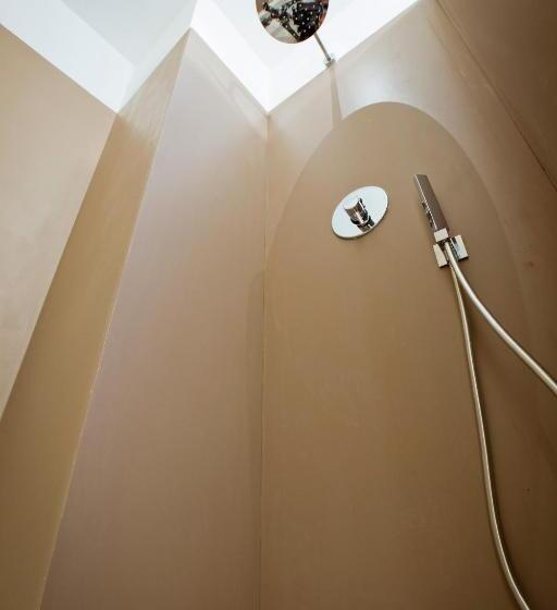 غرفة قياسية, La Loggetta