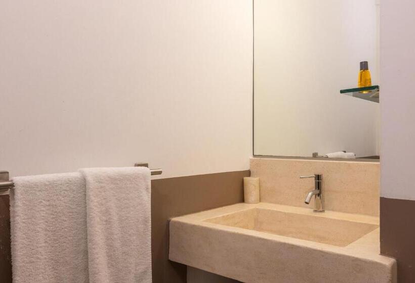 غرفة قياسية, La Loggetta