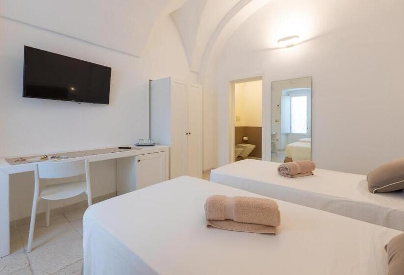 غرفة قياسية, La Loggetta