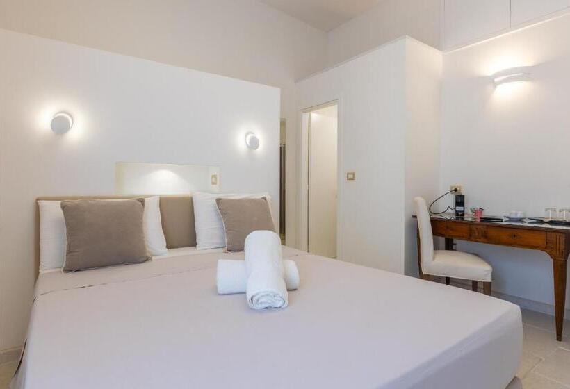 غرفة قياسية مزوَّدة بتراس, La Loggetta