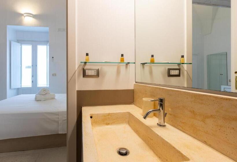 شقة غرفة واحدة, La Loggetta