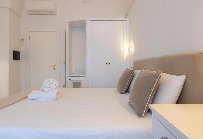 غرفة قياسية, La Loggetta