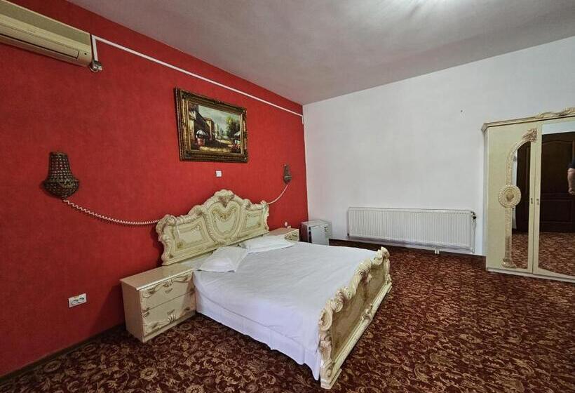 דירת חדר דלוקס, Pensiunea Crown Royal