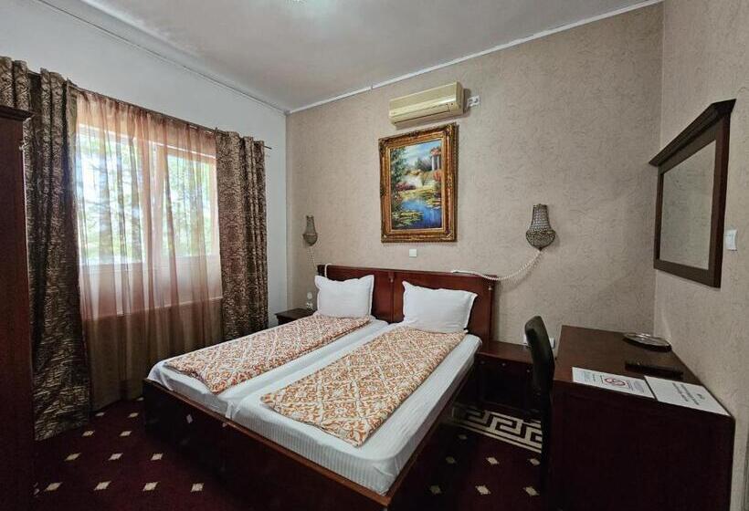 غرفة قياسية, Pensiunea Crown Royal