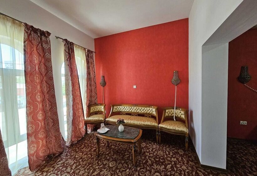 شقة ديلوكس غرفة واحدة, Pensiunea Crown Royal