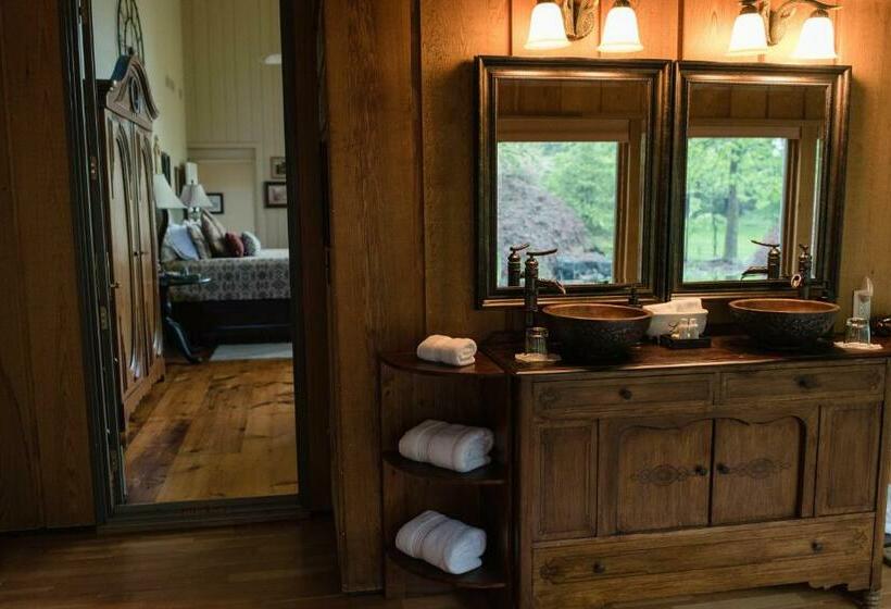 디럭스 룸 킹사이즈 침대, The Inn At White Oak