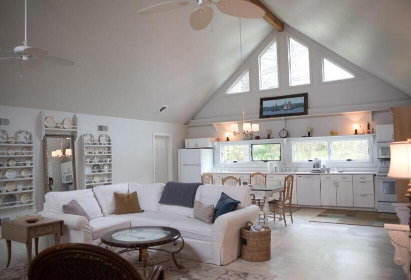 샬레, The Inn At White Oak