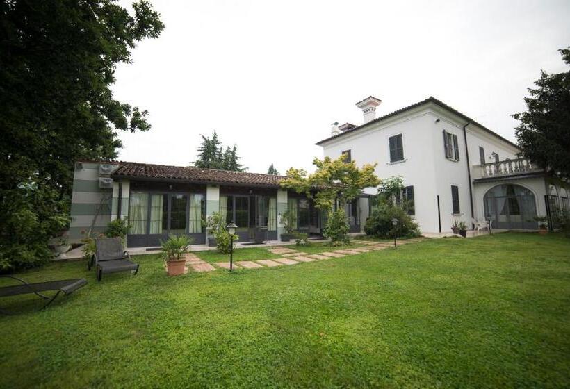 חדר סטנדרט לשלושה עם נוף לגינה, Villa Franca In Franciacorta