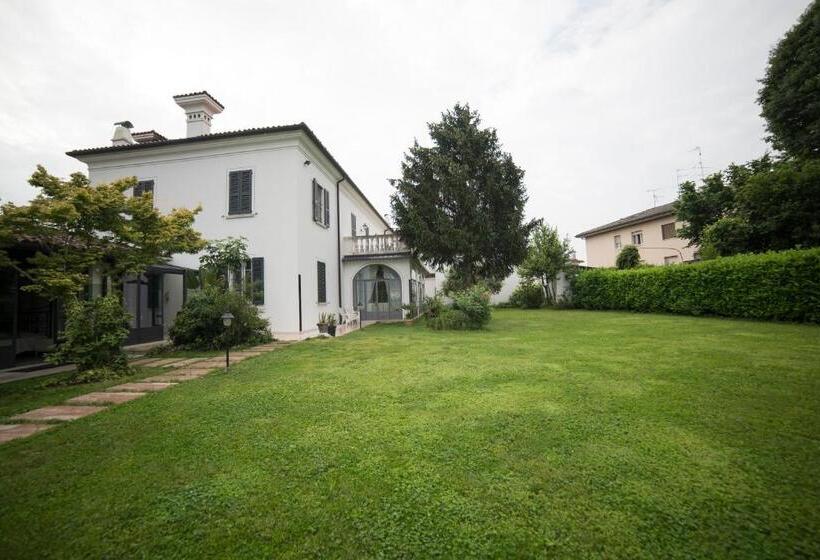 Трехместный Номер Стандарт Вид на Сад, Villa Franca In Franciacorta