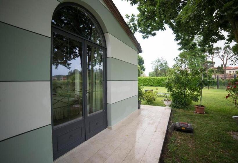 Трехместный Номер Стандарт Вид на Сад, Villa Franca In Franciacorta