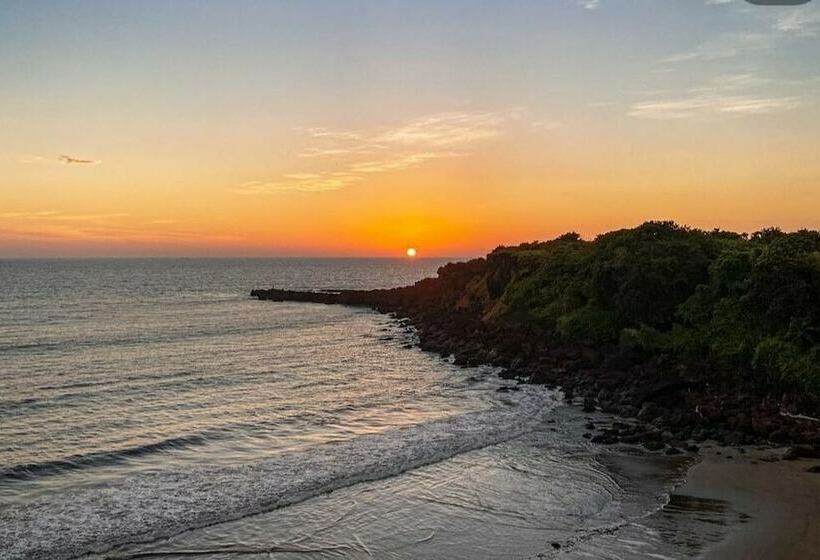 豪华海景房带阳台, Hill Rock