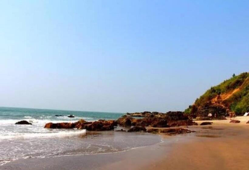 豪华海景房, Hill Rock