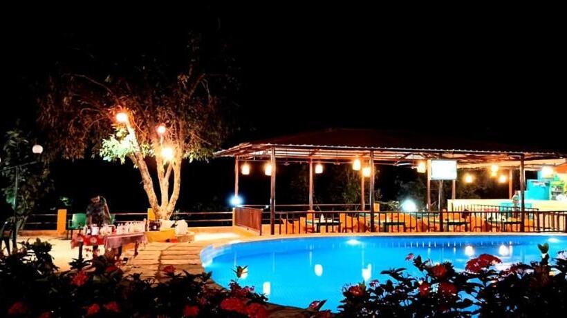 豪华海景房带阳台, Hill Rock