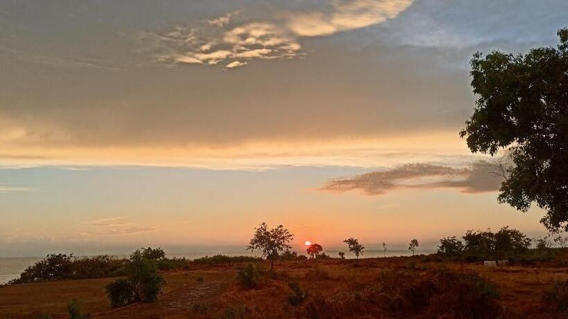 豪华海景房带阳台, Hill Rock