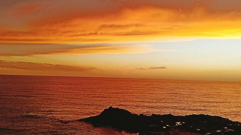 豪华海景房带阳台, Hill Rock