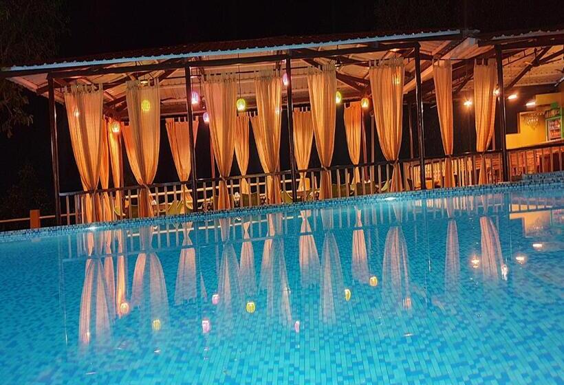 豪华海景房带阳台, Hill Rock