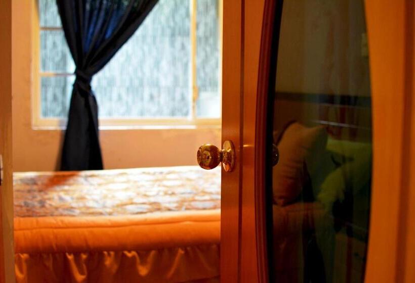 Номер Стандарт Индивидуальный с Балконом, Hostal Mirador De Otavalo