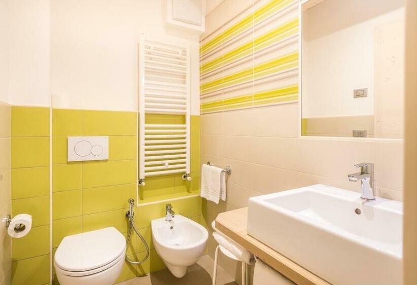 غرفة قياسية, La Sorgente