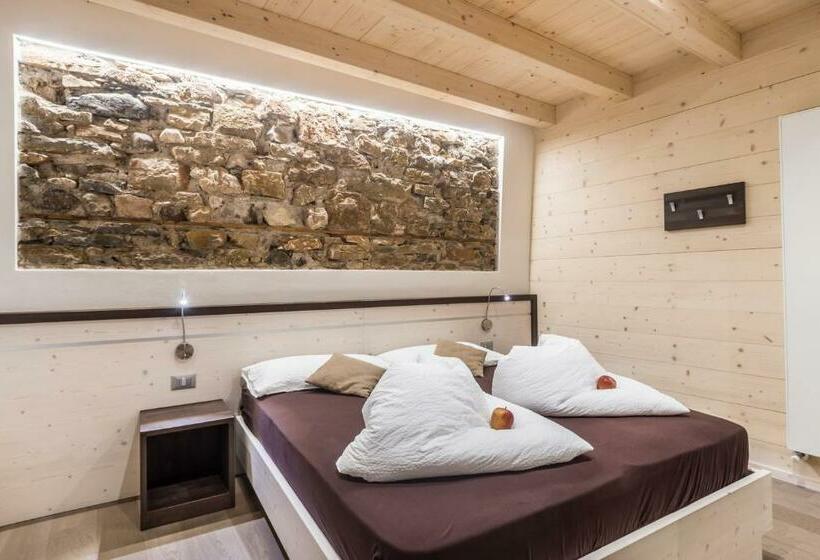 غرفة قياسية, La Sorgente