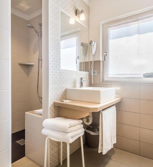 غرفة قياسية مزوَّدة بشُرفة, La Sorgente