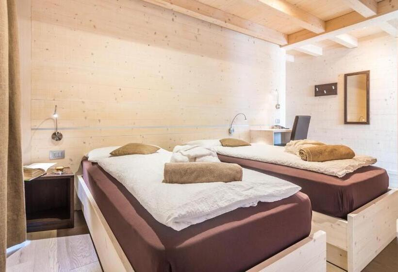 غرفة قياسية مزوَّدة بشُرفة, La Sorgente