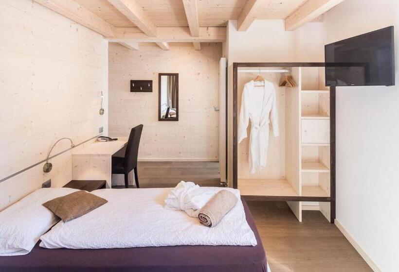 غرفة قياسية مزوَّدة بشُرفة, La Sorgente