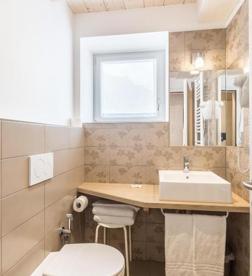 غرفة سوبيريور, La Sorgente