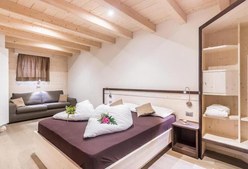 غرفة سوبيريور, La Sorgente