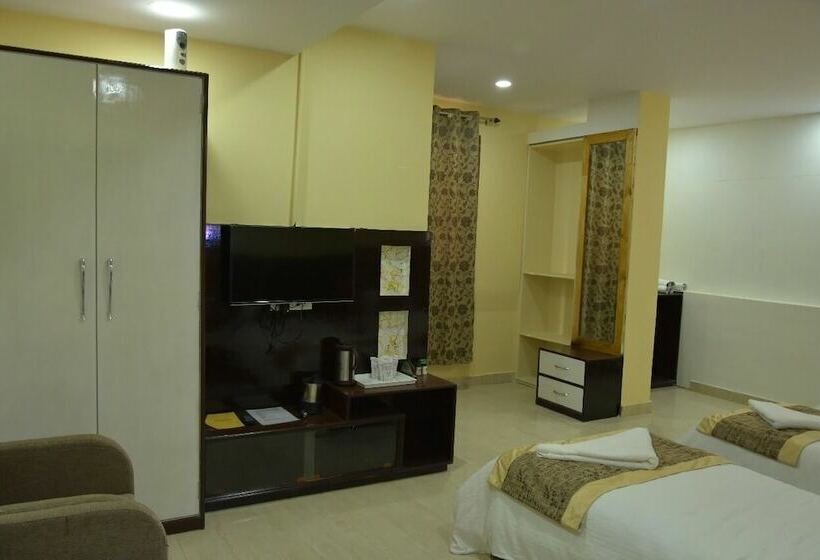 수피리어 룸, Sarweshwary