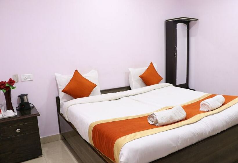 디럭스 룸, Sarweshwary