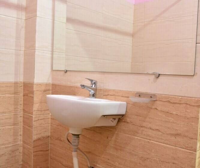 디럭스 룸, Sarweshwary