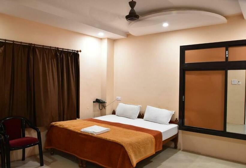 디럭스 룸, Sarweshwary