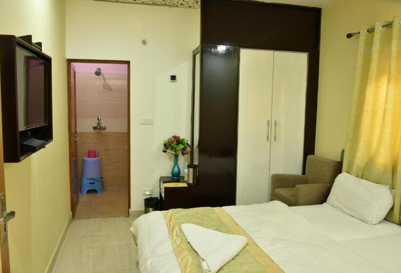 디럭스 룸, Sarweshwary