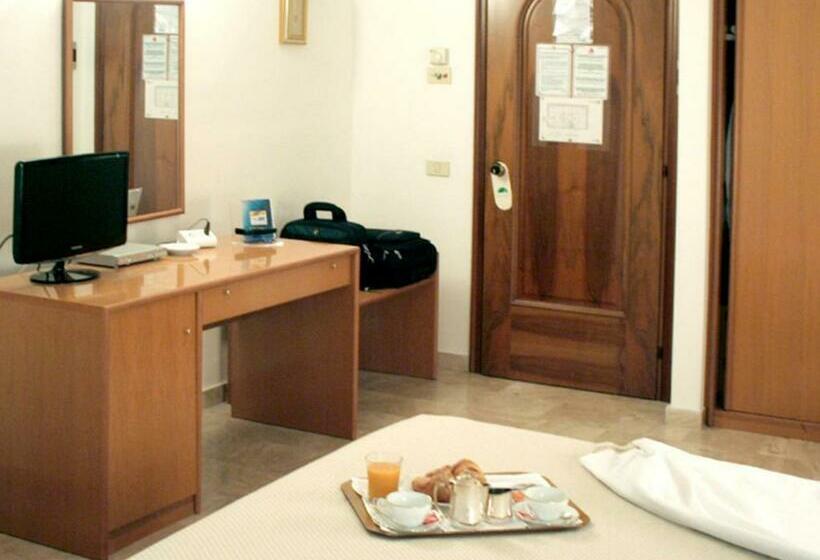 חדר סטנדרט לשלושה, Sunny Palace Hotel Restaurant