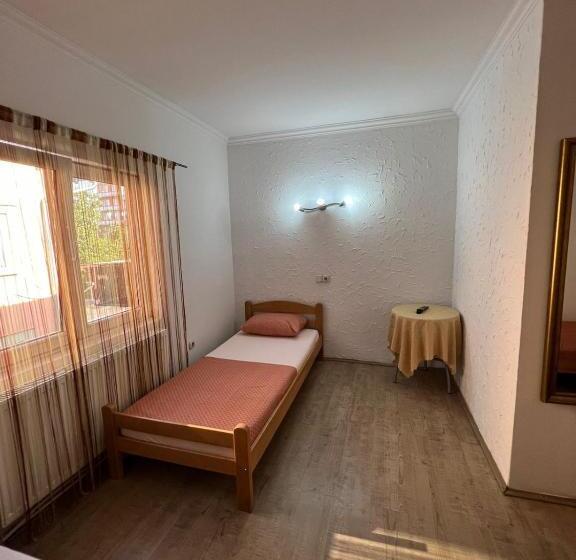 اتاق کلاسیک سه تخته, šmek