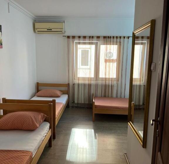 اتاق کلاسیک سه تخته, šmek