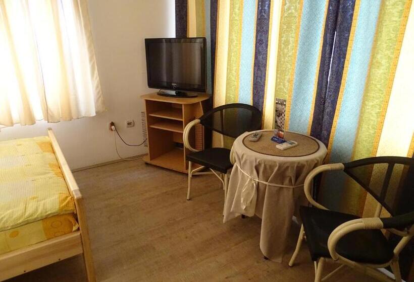 اتاق کلاسیک سه تخته, šmek