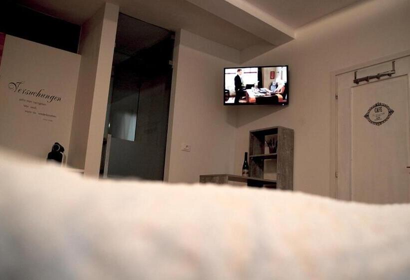 带花园景观的标准工作室, Chalet 1897