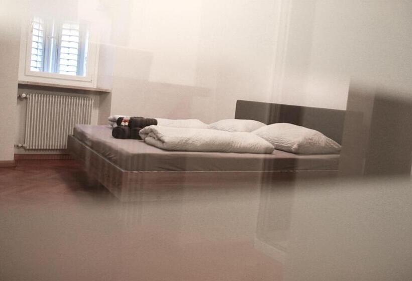 带花园景观的标准工作室, Chalet 1897