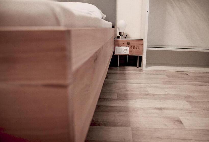 标准工作室, Chalet 1897