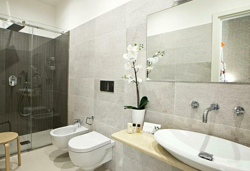 اتاق لوکس با بالکن, Parthenope Suite