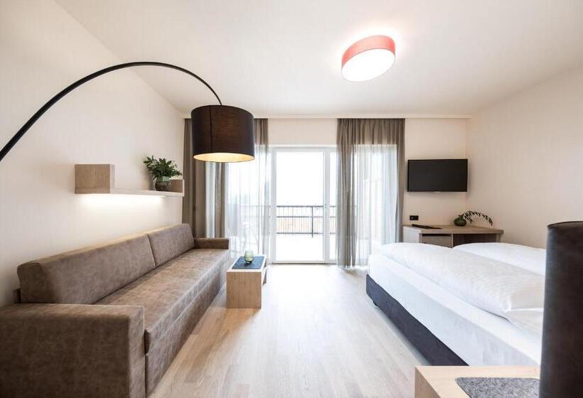 סוויטת ג'וניור עם מרפסת, Torgglhof