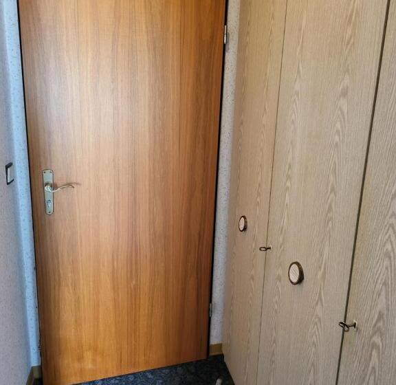 适合残疾人使用的标准间, Zur Schanze