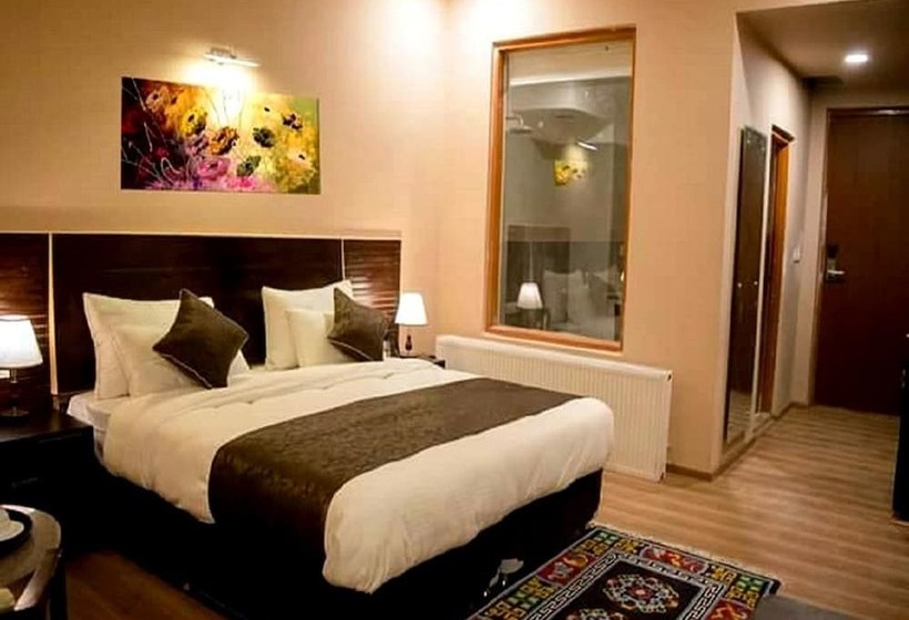 غرفة ديلوكس, The Kargil