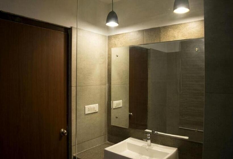 غرفة ديلوكس, The Kargil