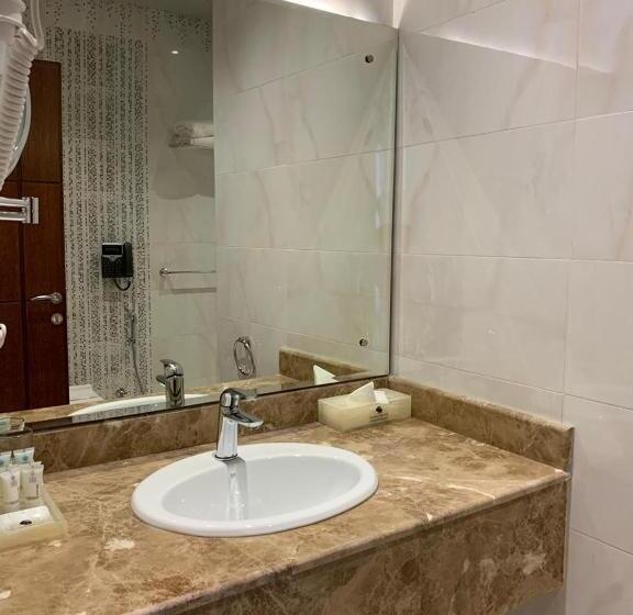 غرفة قياسية مطلّة علي حمام السباحة, & Resort Golden Marina Yanbu