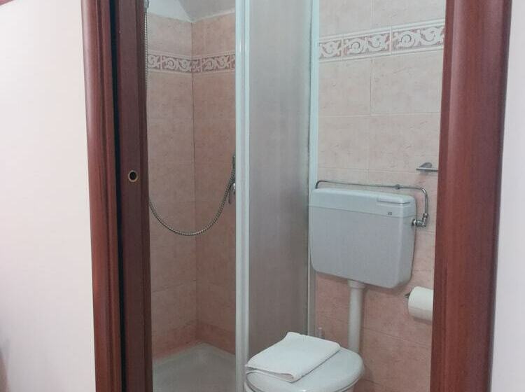 اتاق استاندارد سه نفره, B&b La Bastia