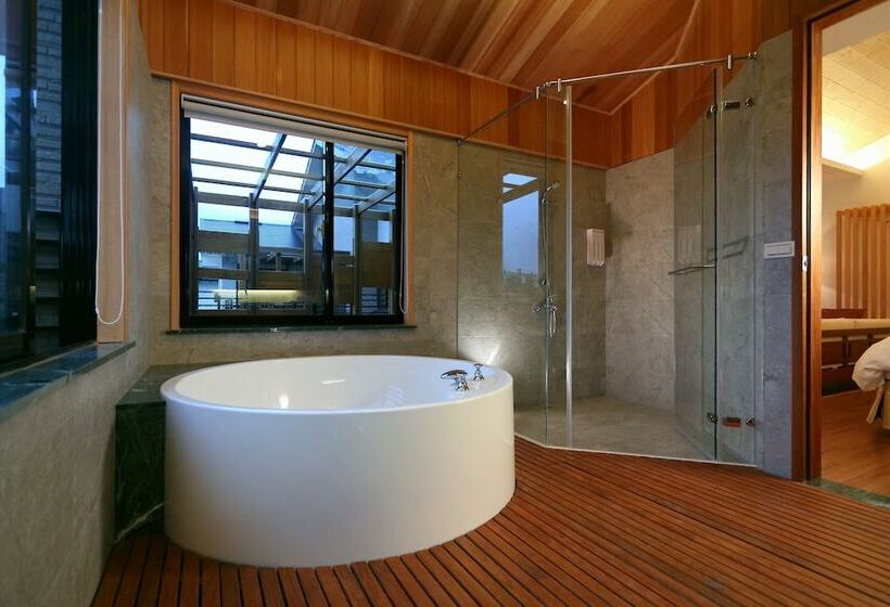 اتاق کلاسیک چهارنفره, Green Willow House